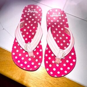 Girls reef flip flops .